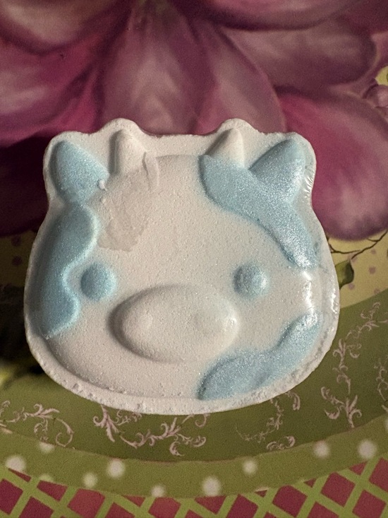 Hair Care & Bath Bundle Srt with Flower Pillow and 12 Pampered Products - Picture 9 of 16